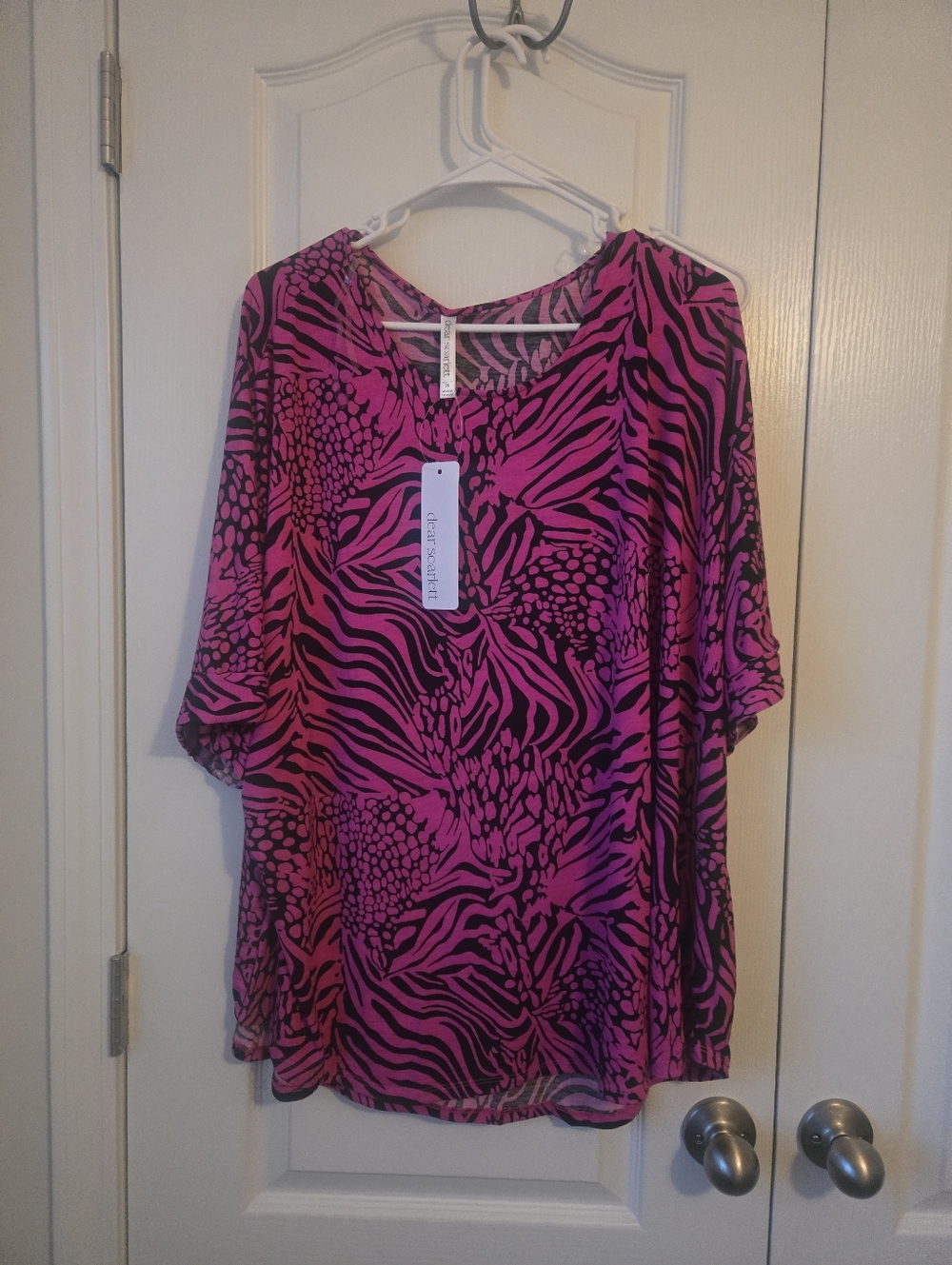 Dear Scarlett Women's Pink & Black Printed V-Neck Top Size 2x NWT